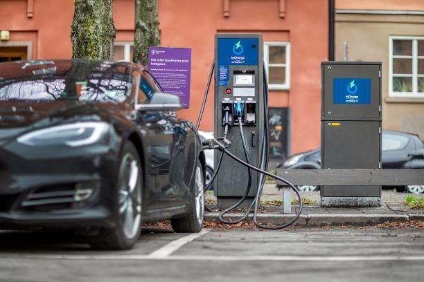 ABB technology in 40 fast-charging stations across Sweden for Vattenfall